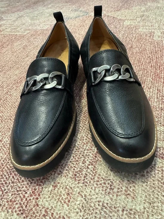 Vionic Cynthia chunky black loafer silver chain accent cinched heel  size 9 - Picture 2 of 9